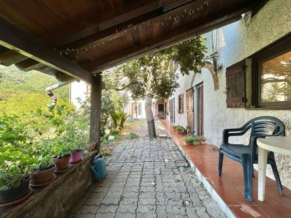 casa semindipendente in vendita a Savona in zona Marmorassi