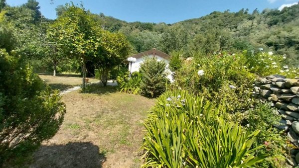 casa indipendente in vendita a Savona in zona Marmorassi