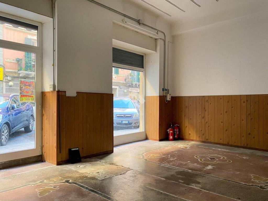 negozio in vendita a Savona in zona Centro Storico