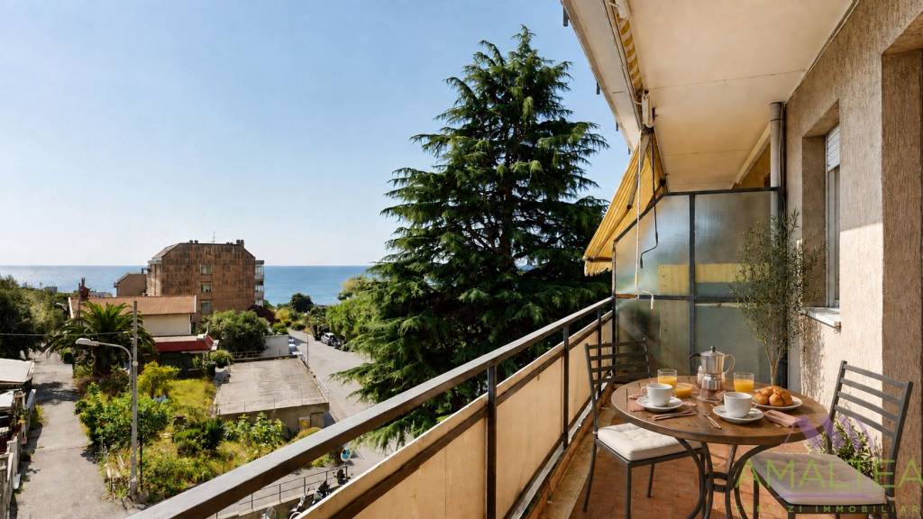 appartamento in vendita a Savona in zona Madonna del Monte