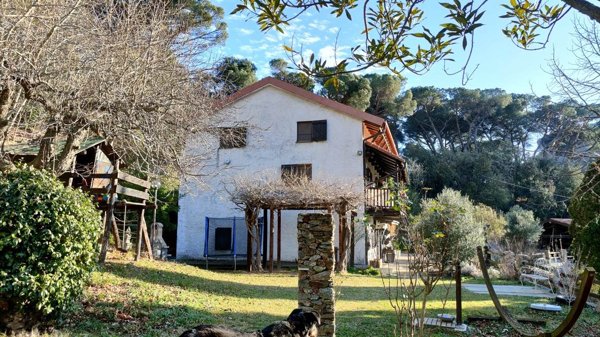 casa indipendente in vendita a Savona in zona Marmorassi