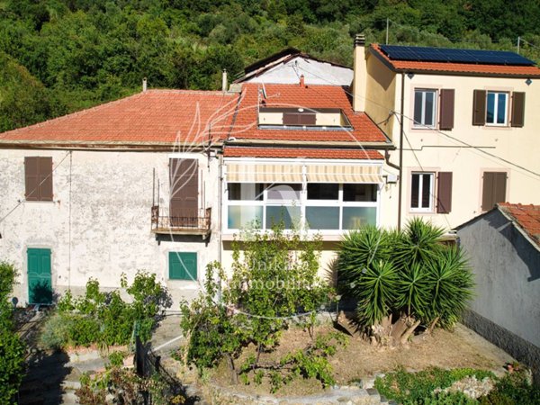 casa indipendente in vendita a Savona in zona Centro Storico