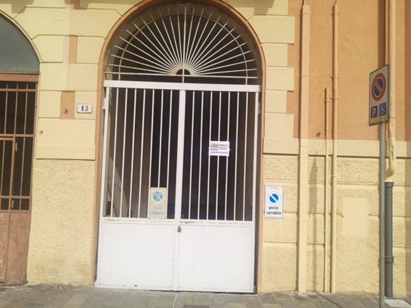 locale commerciale in vendita a Savona