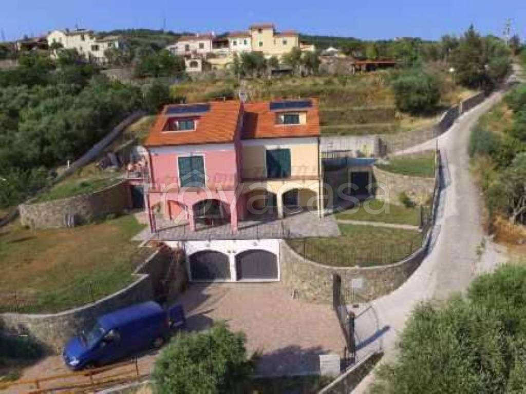 casa indipendente in vendita a Savona