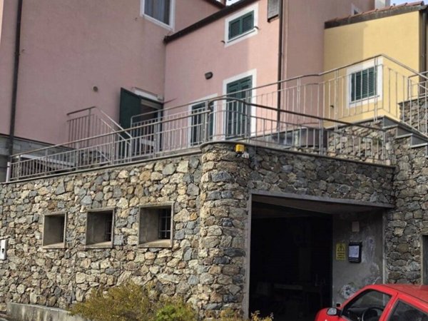 casa indipendente in vendita a Savona in zona Marmorassi