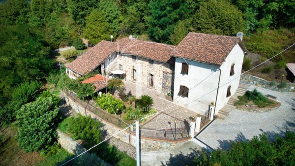 casa indipendente in vendita a Savona in zona Marmorassi