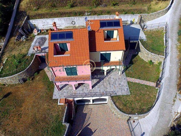 casa indipendente in vendita a Savona