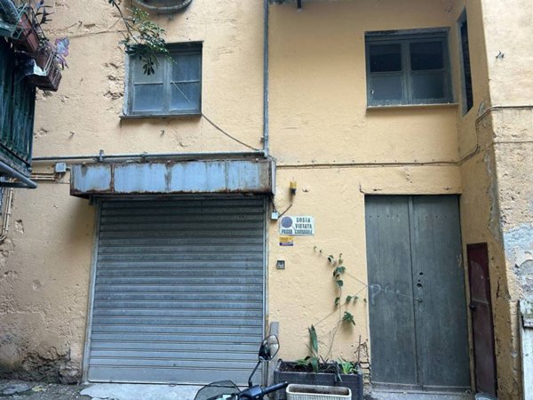 locale commerciale in vendita a Savona