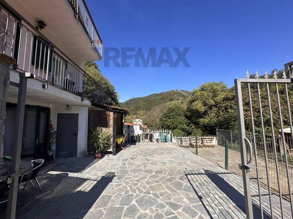 casa indipendente in vendita a Savona in zona Ciantagalletto