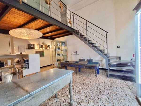 negozio in vendita a Savona in zona Centro Storico