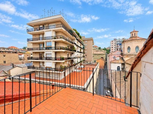 appartamento in vendita a Savona in zona Centro Storico