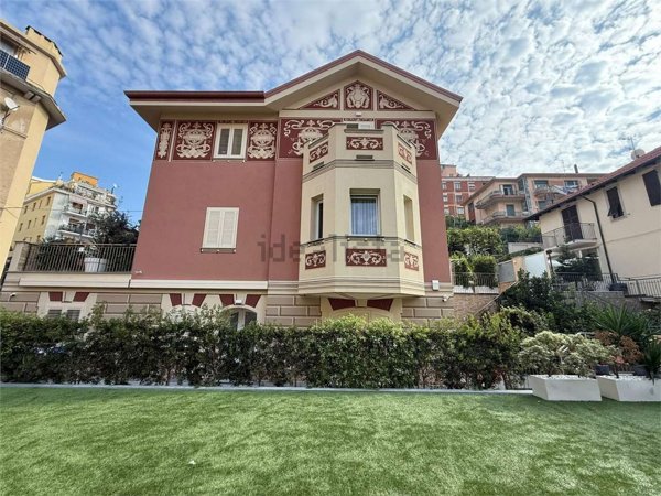 casa indipendente in vendita a Savona in zona Centro Storico