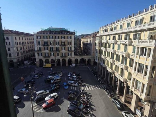 appartamento in vendita a Savona in zona Centro Storico
