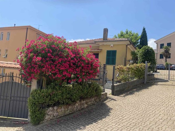 casa indipendente in vendita a Spotorno