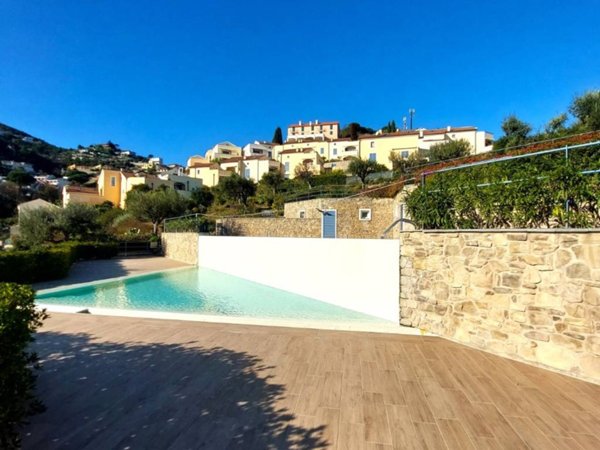 casa indipendente in vendita a Spotorno