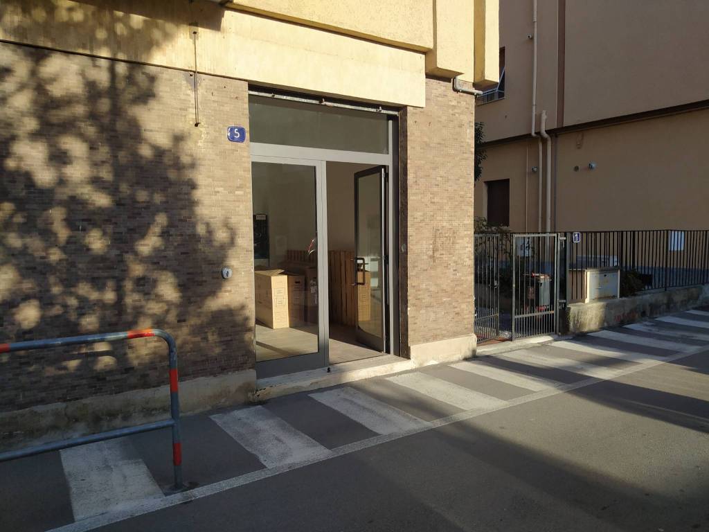 negozio in vendita a Spotorno
