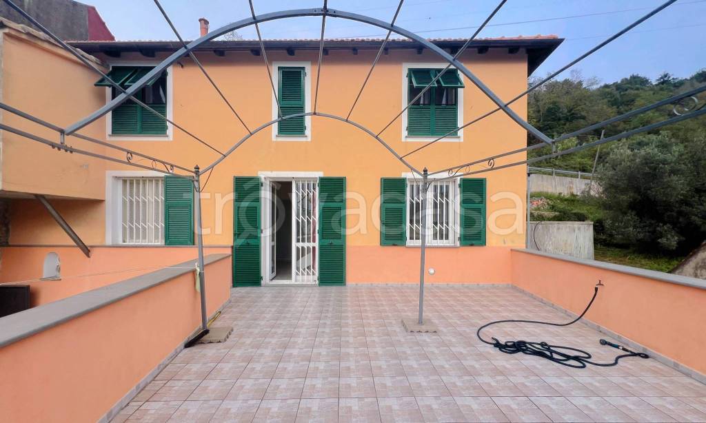 casa indipendente in vendita a Spotorno