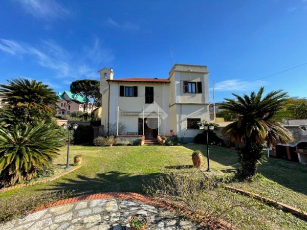 casa indipendente in vendita a Spotorno