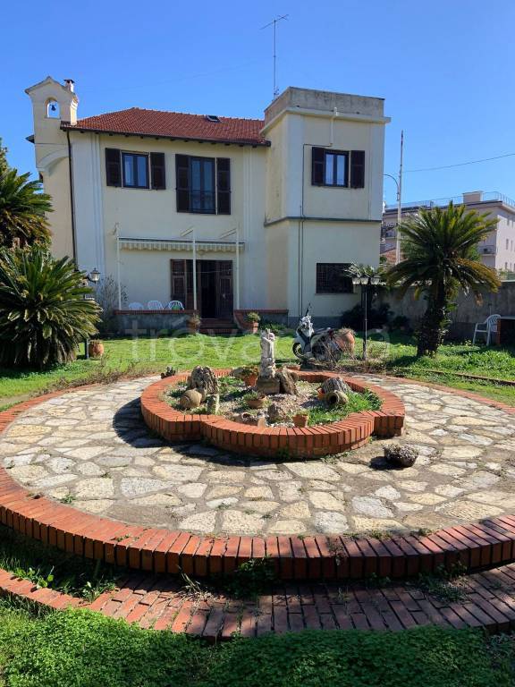 casa indipendente in vendita a Spotorno