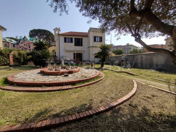 casa indipendente in vendita a Spotorno