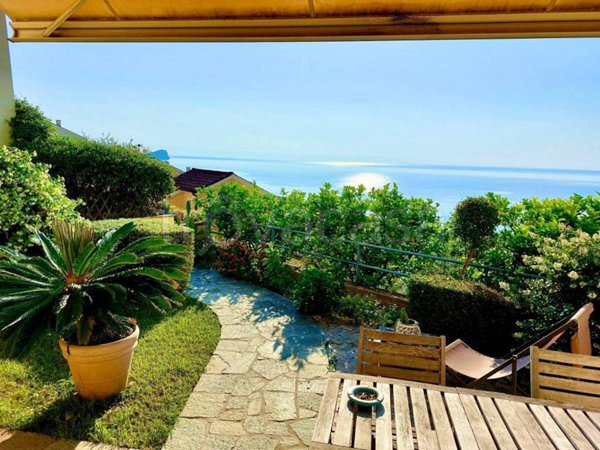 casa indipendente in vendita a Spotorno