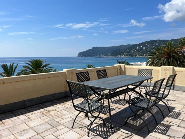 casa indipendente in vendita a Spotorno