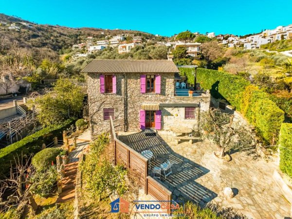 casa indipendente in vendita a Spotorno