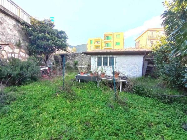 locale di sgombero in vendita a Spotorno