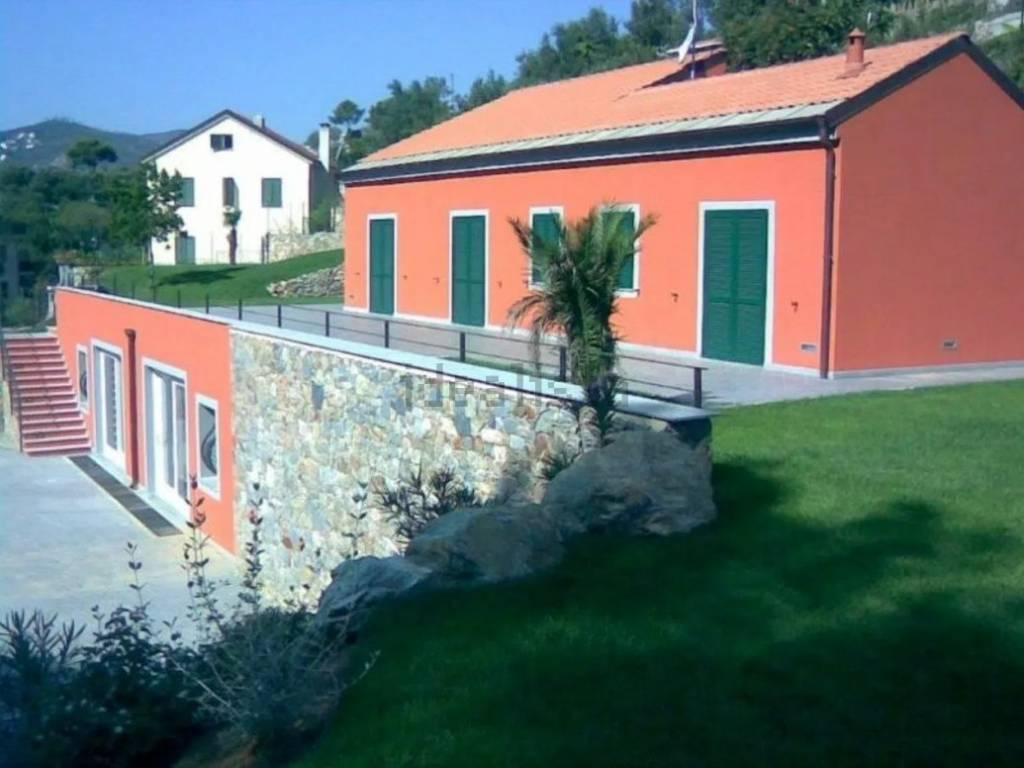 casa indipendente in vendita a Spotorno