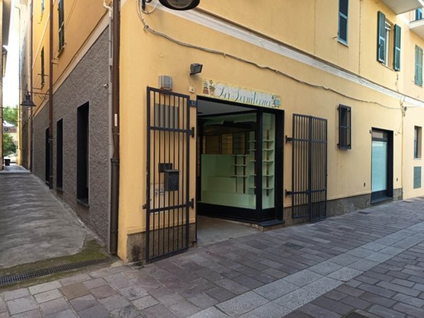 locale commerciale in vendita a Spotorno