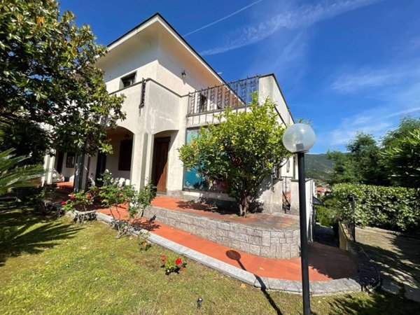 casa indipendente in vendita a Spotorno