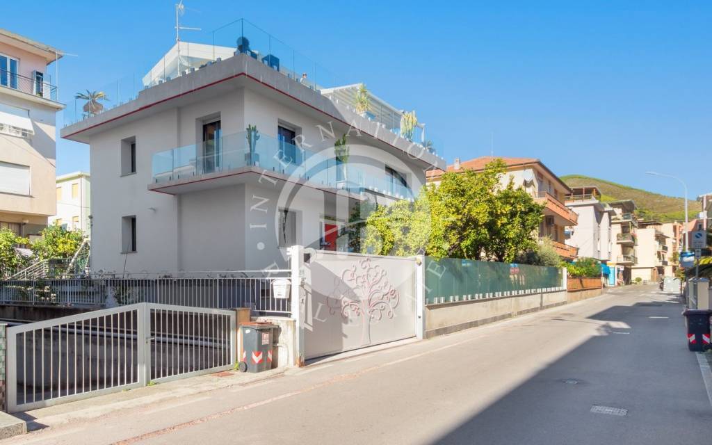 casa indipendente in vendita a Spotorno