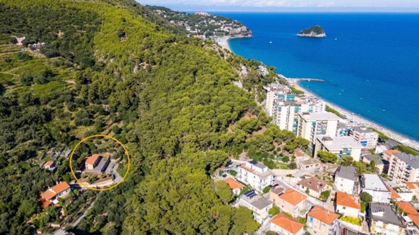casa indipendente in vendita a Spotorno