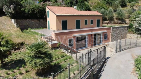 casa indipendente in vendita a Spotorno