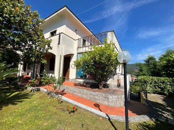 casa indipendente in vendita a Spotorno