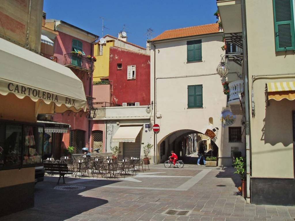 casa indipendente in vendita a Spotorno