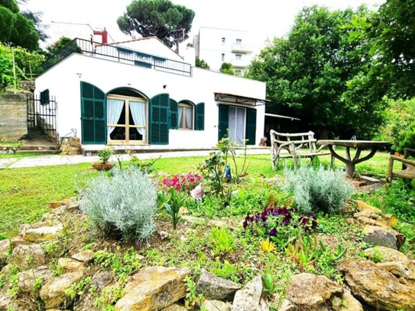 casa indipendente in vendita a Spotorno