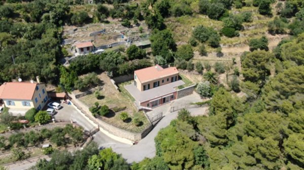 casa indipendente in vendita a Spotorno
