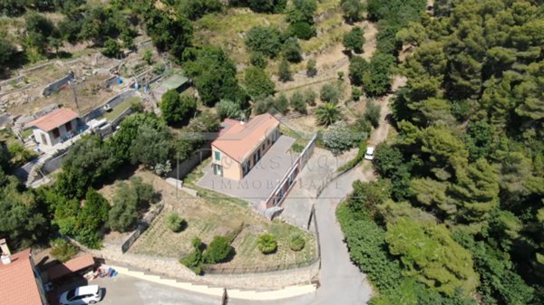 casa indipendente in vendita a Spotorno