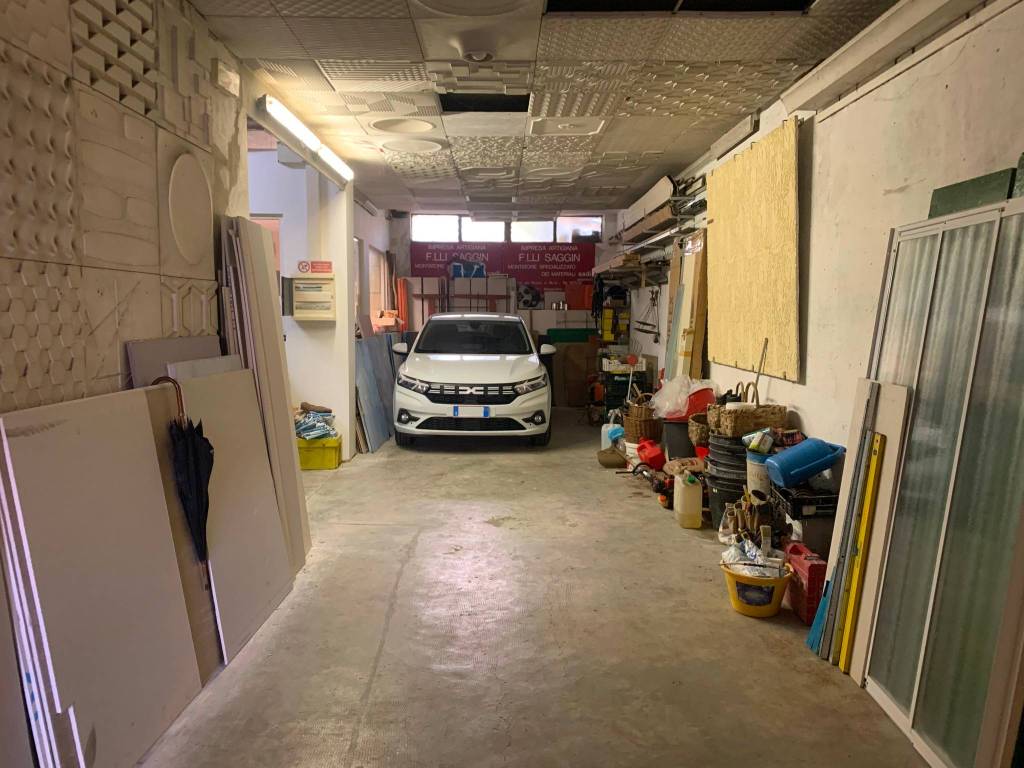 locale di sgombero in vendita a Spotorno