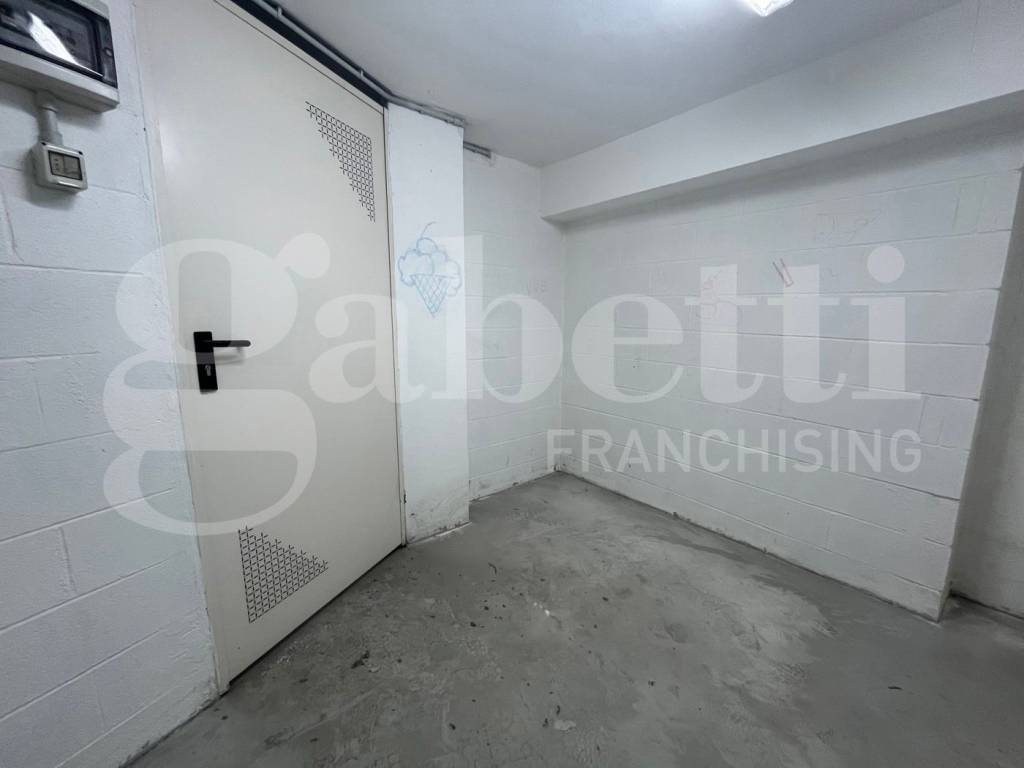 locale commerciale in vendita a Spotorno