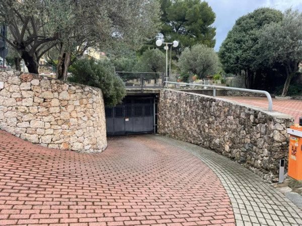 negozio in vendita a Spotorno