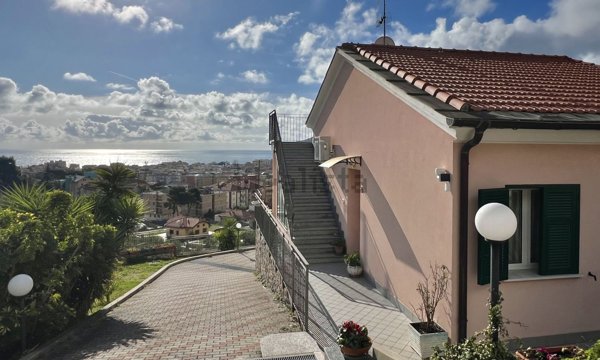 casa indipendente in vendita a Spotorno