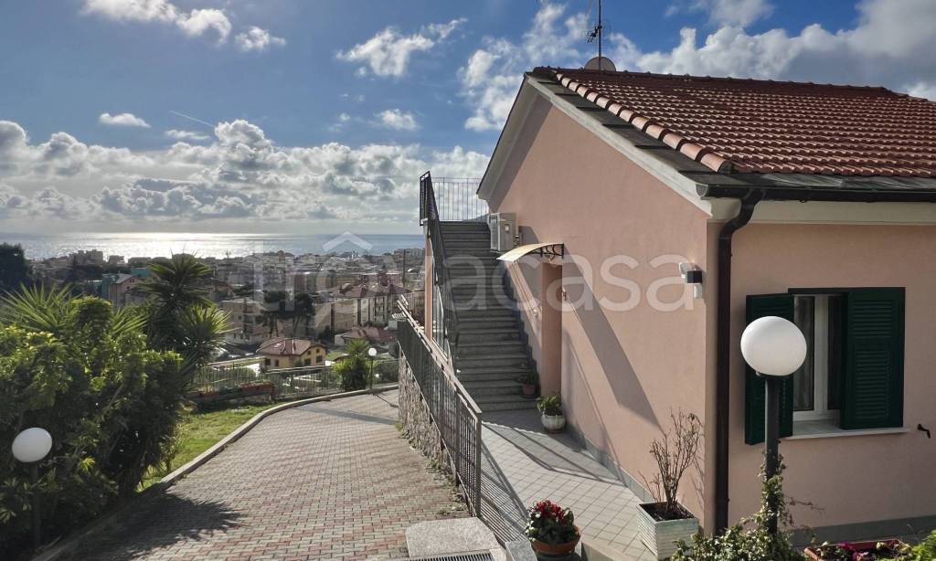 casa indipendente in vendita a Spotorno