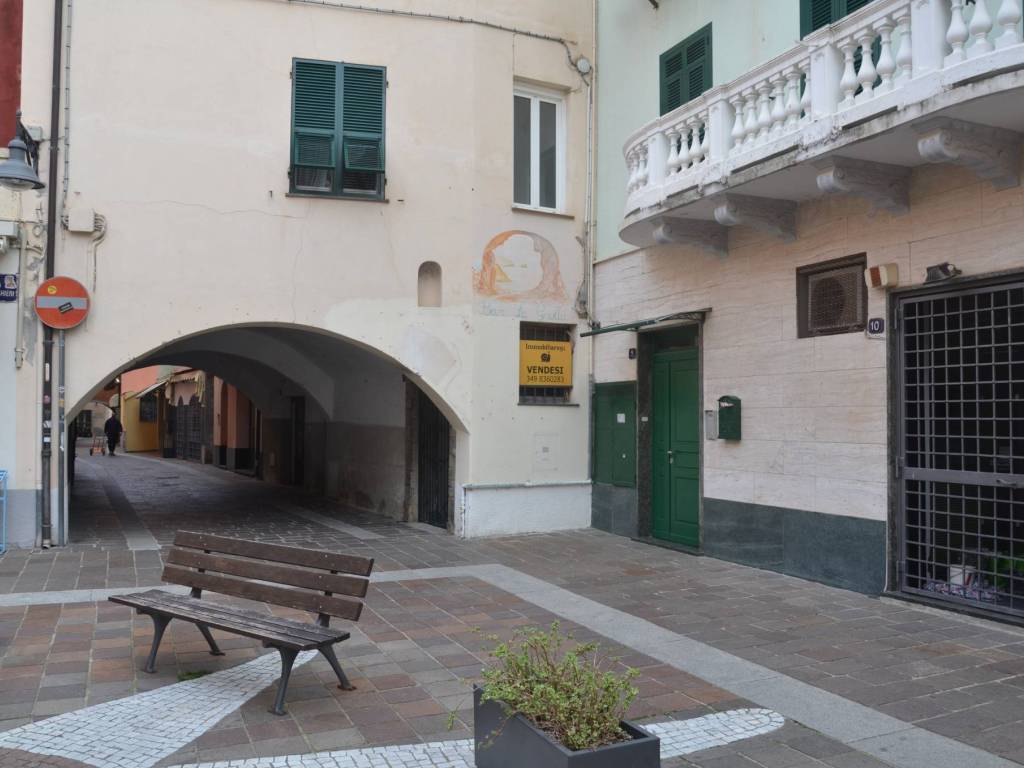 negozio in vendita a Spotorno