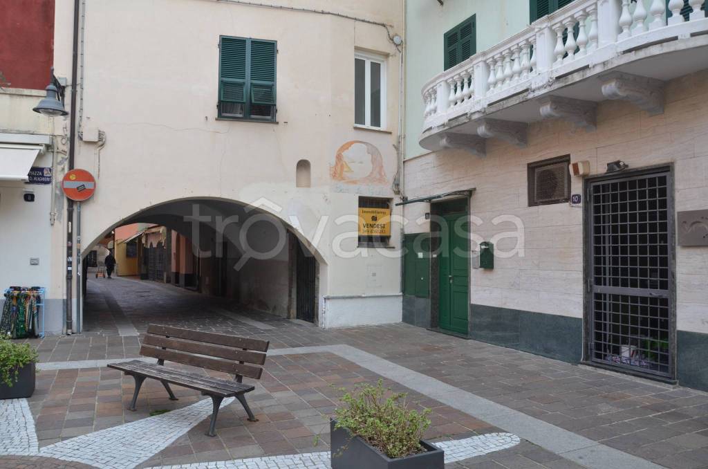 negozio in vendita a Spotorno