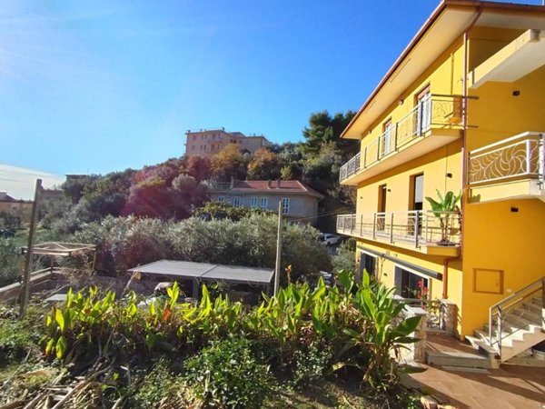 casa indipendente in vendita a Spotorno