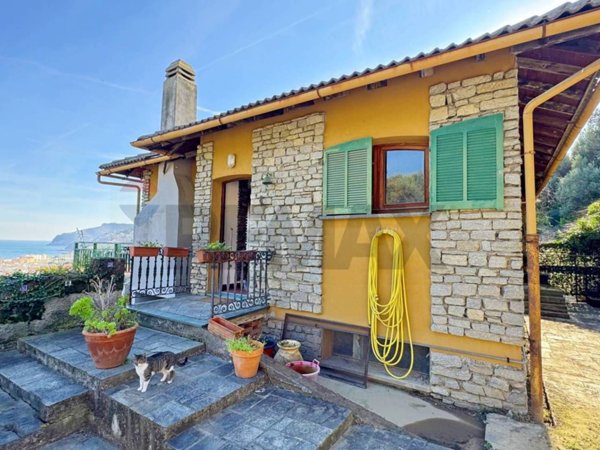 casa indipendente in vendita a Spotorno