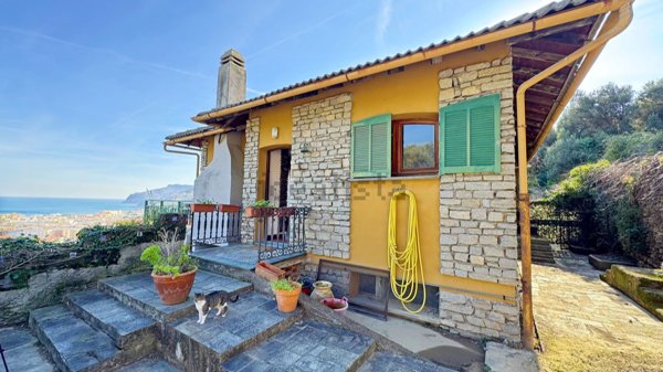 casa indipendente in vendita a Spotorno