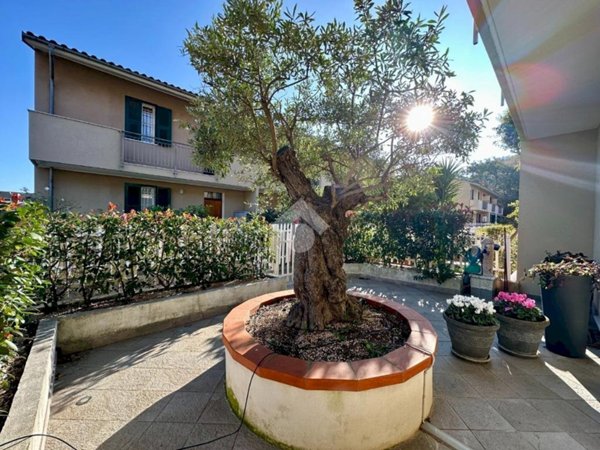 casa indipendente in vendita a Spotorno